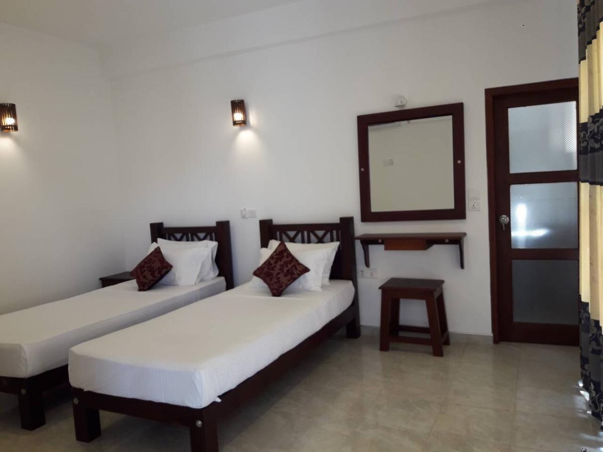 Hikka Regent Hotel Hikkaduwa Esterno foto