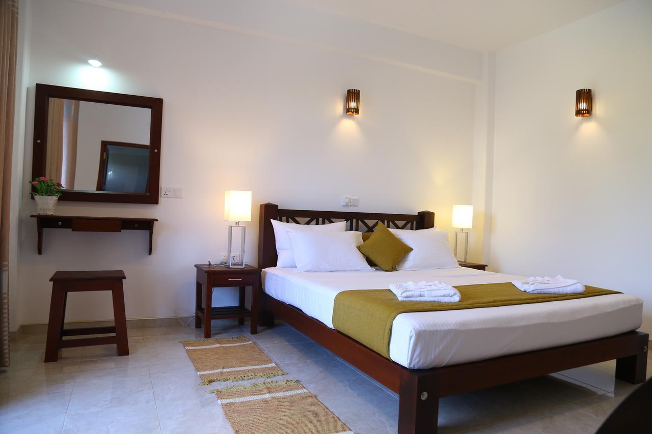 Hikka Regent Hotel Hikkaduwa Esterno foto