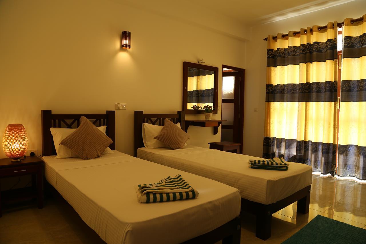 Hikka Regent Hotel Hikkaduwa Esterno foto