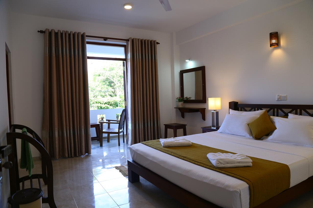 Hikka Regent Hotel Hikkaduwa Esterno foto
